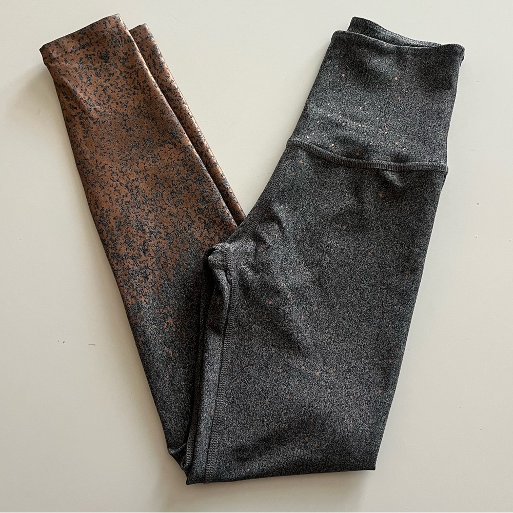 Beyond Yoga Glittering Gray and Rise Gold Leggings Size Small - Picture 3 of 7